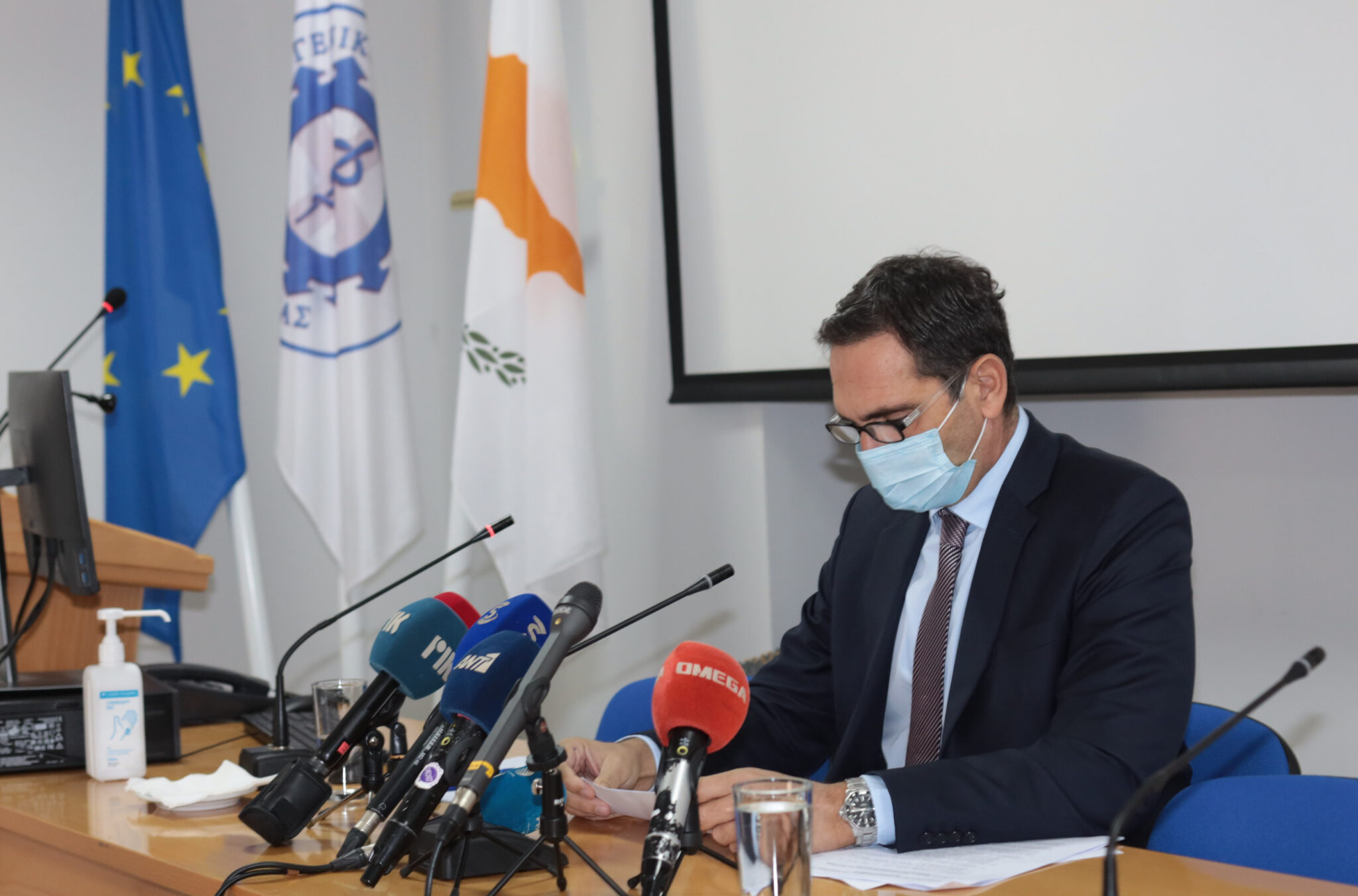 Ζήτησε συγνώμη ο Υπουργός για λάθη και παραλείψεις που ταλαιπωρούν τους πολίτες