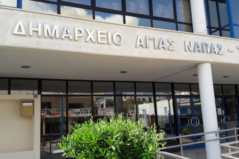 Αναστέλλει υπηρεσίες ο Δήμος Αγίας Νάπας λόγω κρουσμάτων κορωνοϊού