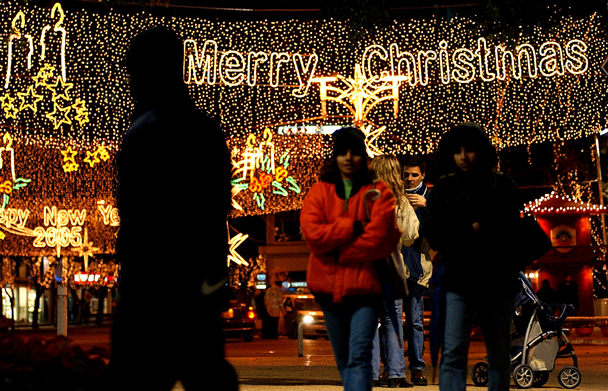 Χωρίς ρεβεγιόν και με μάσκες τα φετινά Χριστούγεννα (ΒΙΝΤΕΟ)