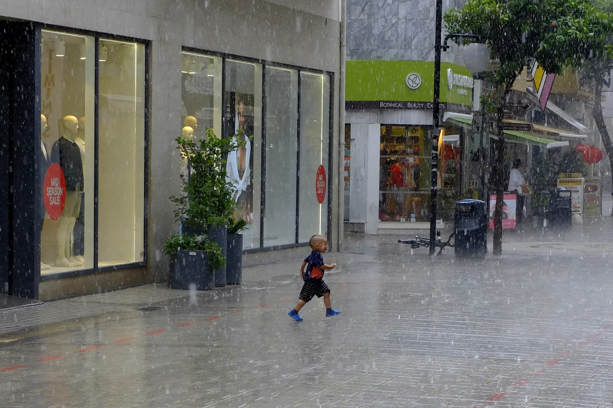 Σε κλοιό κακοκαιρίας η Κύπρος, κίτρινη προειδοποποίηση για καταιγίδες