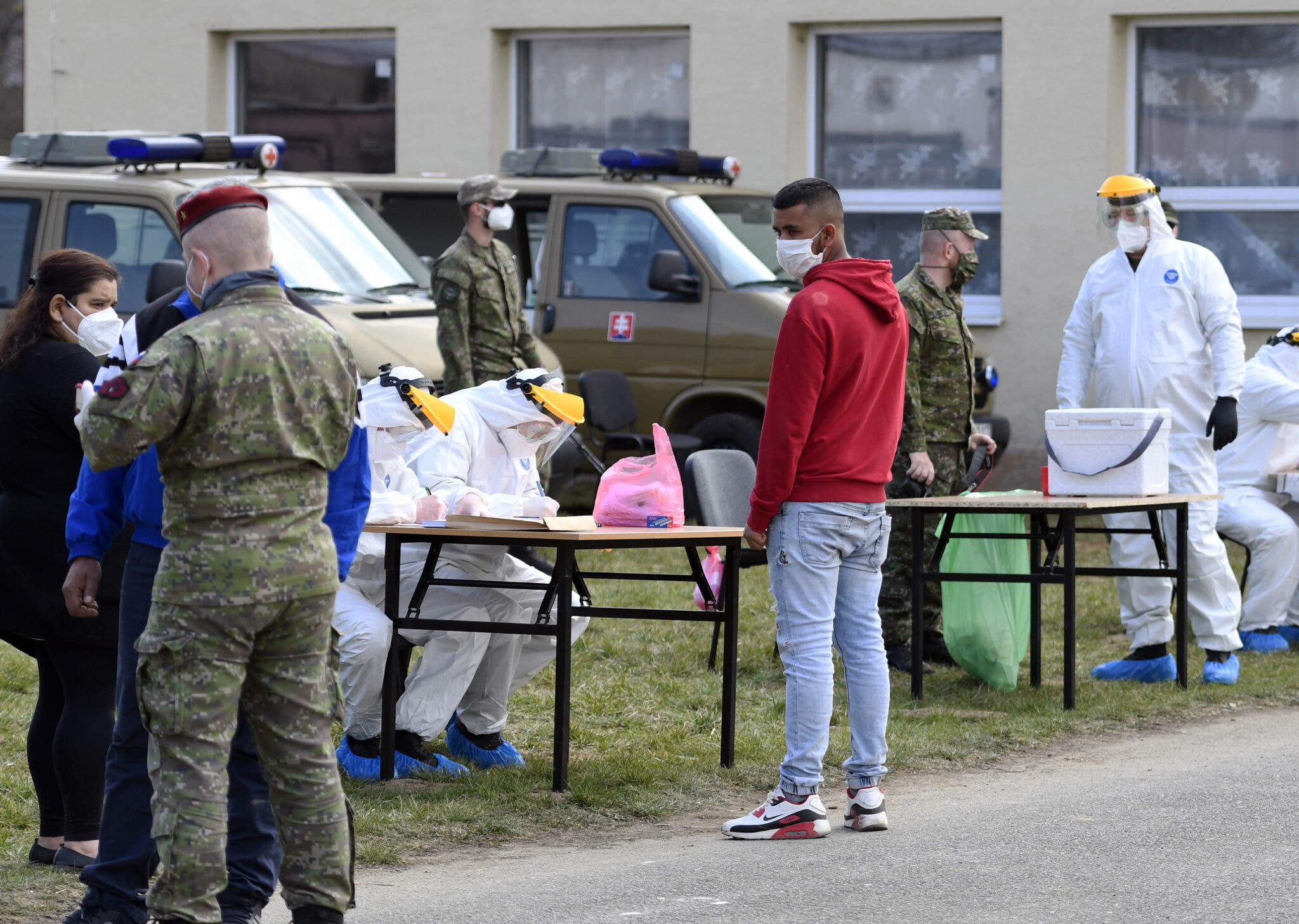 Η Σλοβακία δείχνει το δρόμο με επαναστατικό πρόγραμμα μαζικών τεστ για κορωνοϊό
