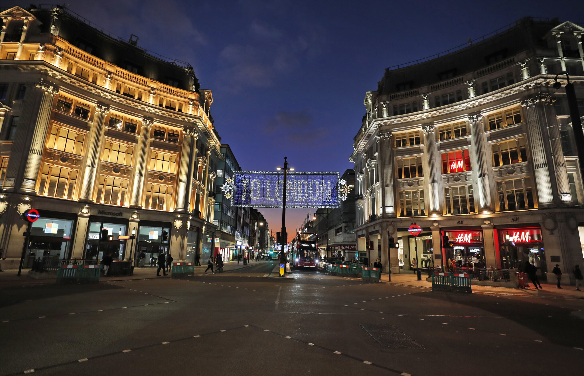 Ο κορωνοϊός αλλάζει τους εορτασμούς για τα Χριστούγεννα σε ολόκληρη την Ευρώπη