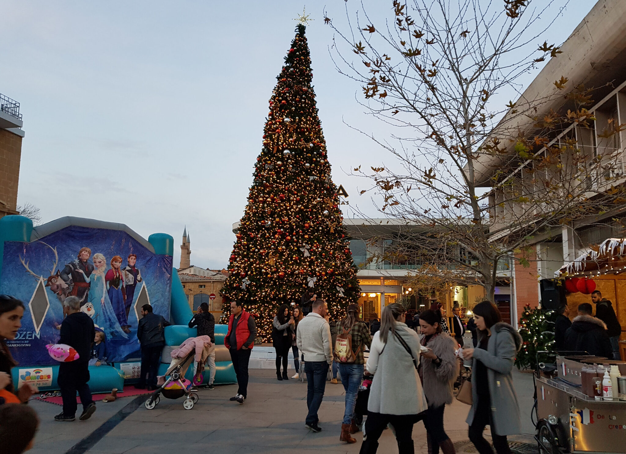 Χριστούγεννα… χωρίς γάμους, πάρτι συναδέλφων και εορταστικές συγκεντρώσεις
