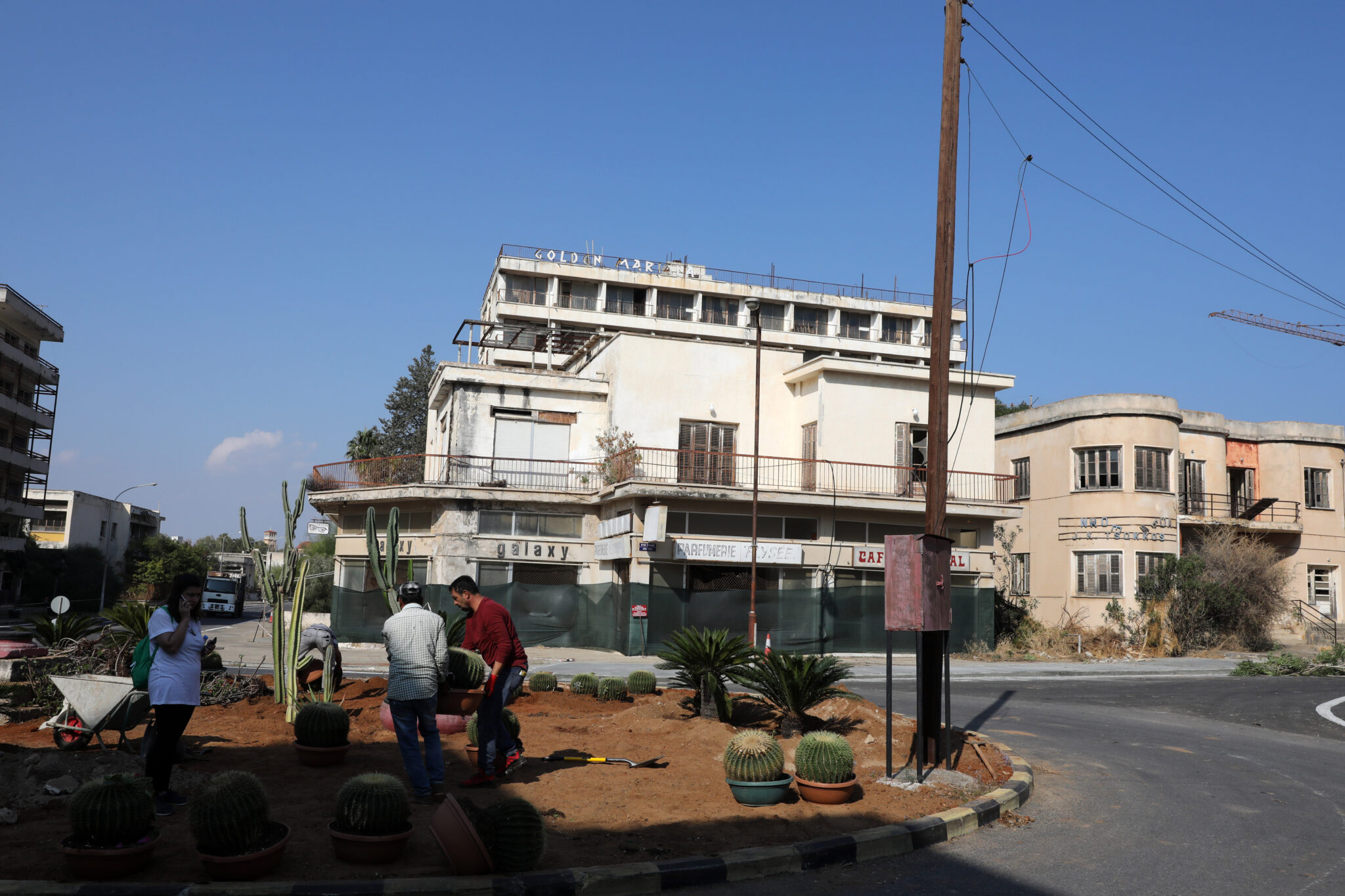 Πινακίδες και στα ελληνικά στην περίκλειστη Αμμόχωστο (ΦΩΤΟ)