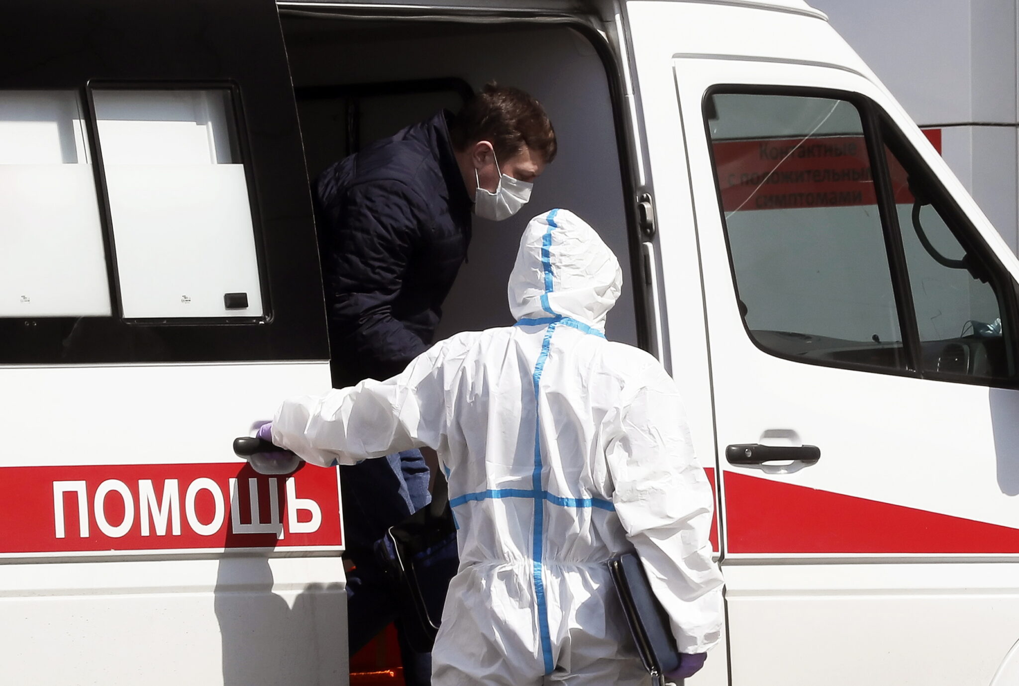 Ρωσία: Θετικοί στον κορωνοϊό γιατροί που εμβολιάστηκαν με το Sputnik-V