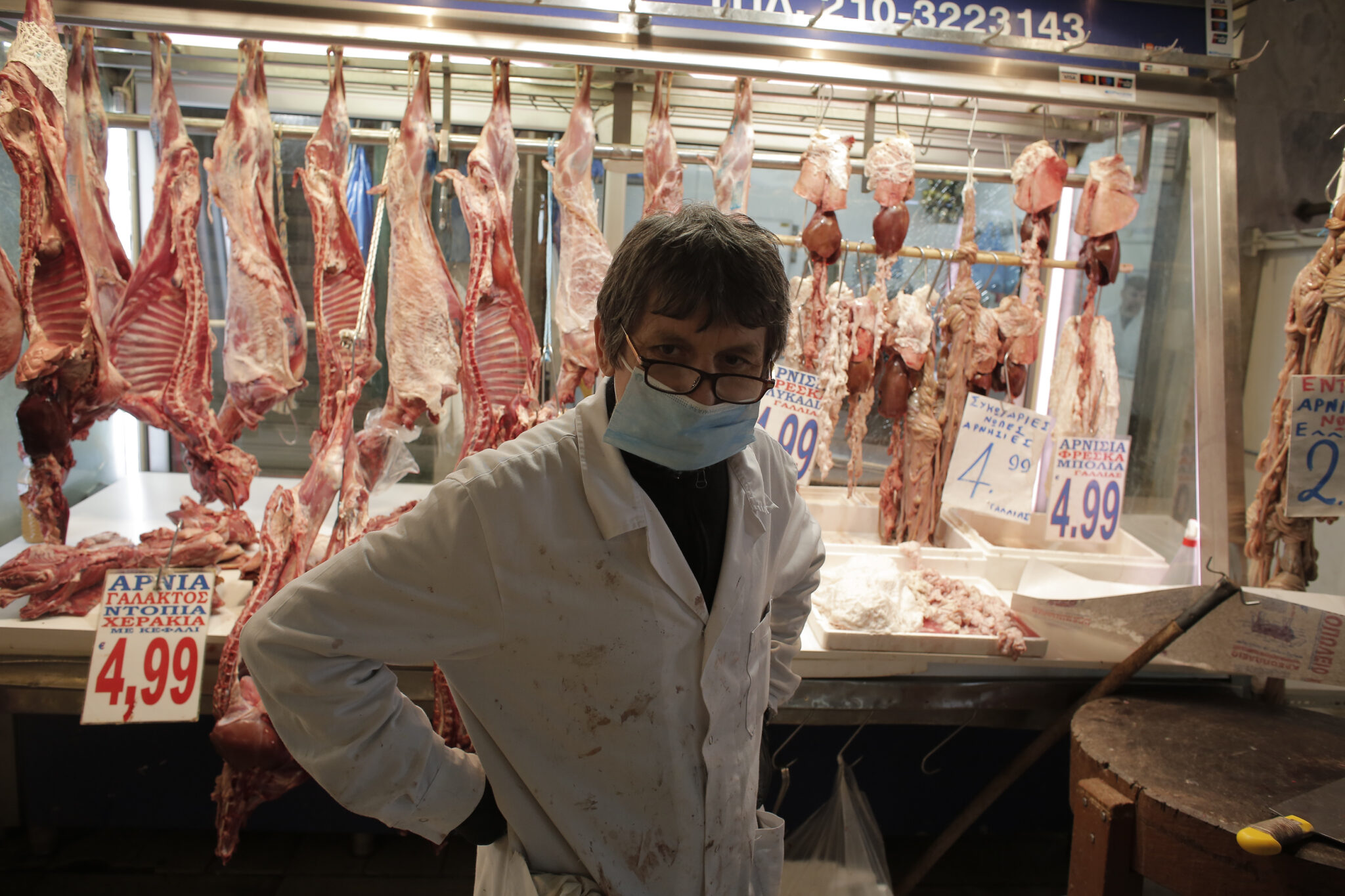 Βοδινό και χοιρινό κρέας "στερεύουν" από την αγορά, λόγω κορωνοϊού στα σφαγεία