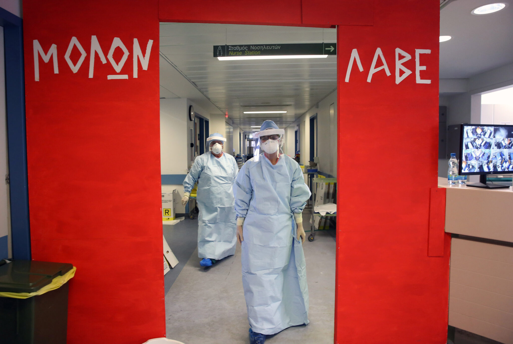 Οκτώ μήνες "μάχης" για τους γιατρούς και νοσηλευτές του νοσοκομείου αναφοράς