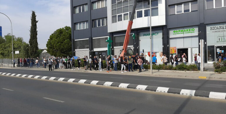 Εξαντλήθηκαν τα τεστ στη Λεμεσό για τους εργαζόμενους (ΒΙΝΤΕΟ)