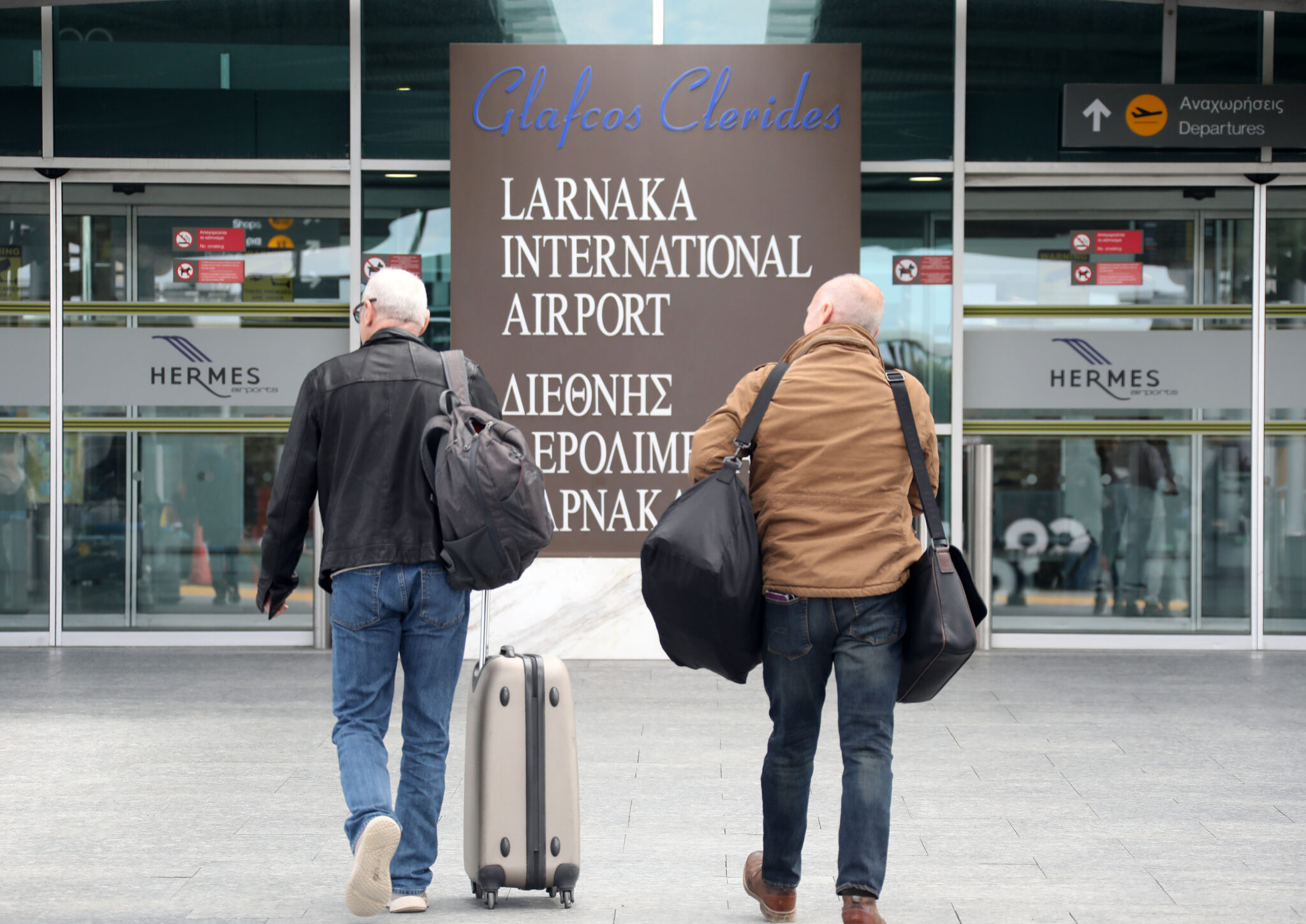 Έτσι μπορούν τα ανύπαντρα ζευγάρια να εξασφαλίσουν το Cyprus Flight Pass (VIDEO)