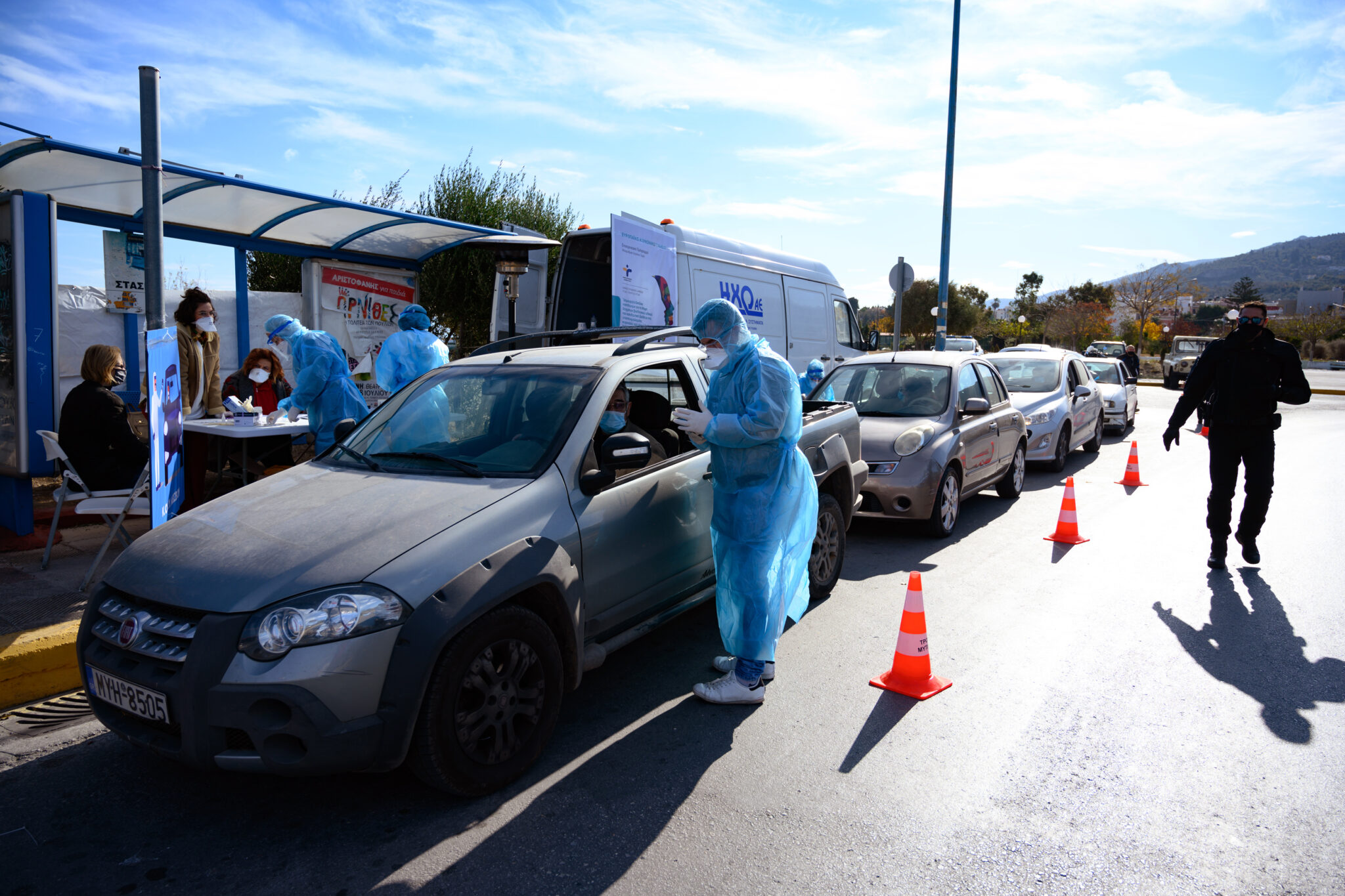 99 ακόμη θάνατοι και 2.018 νέα κρούσματα καταγράφηκαν στην Ελλάδα