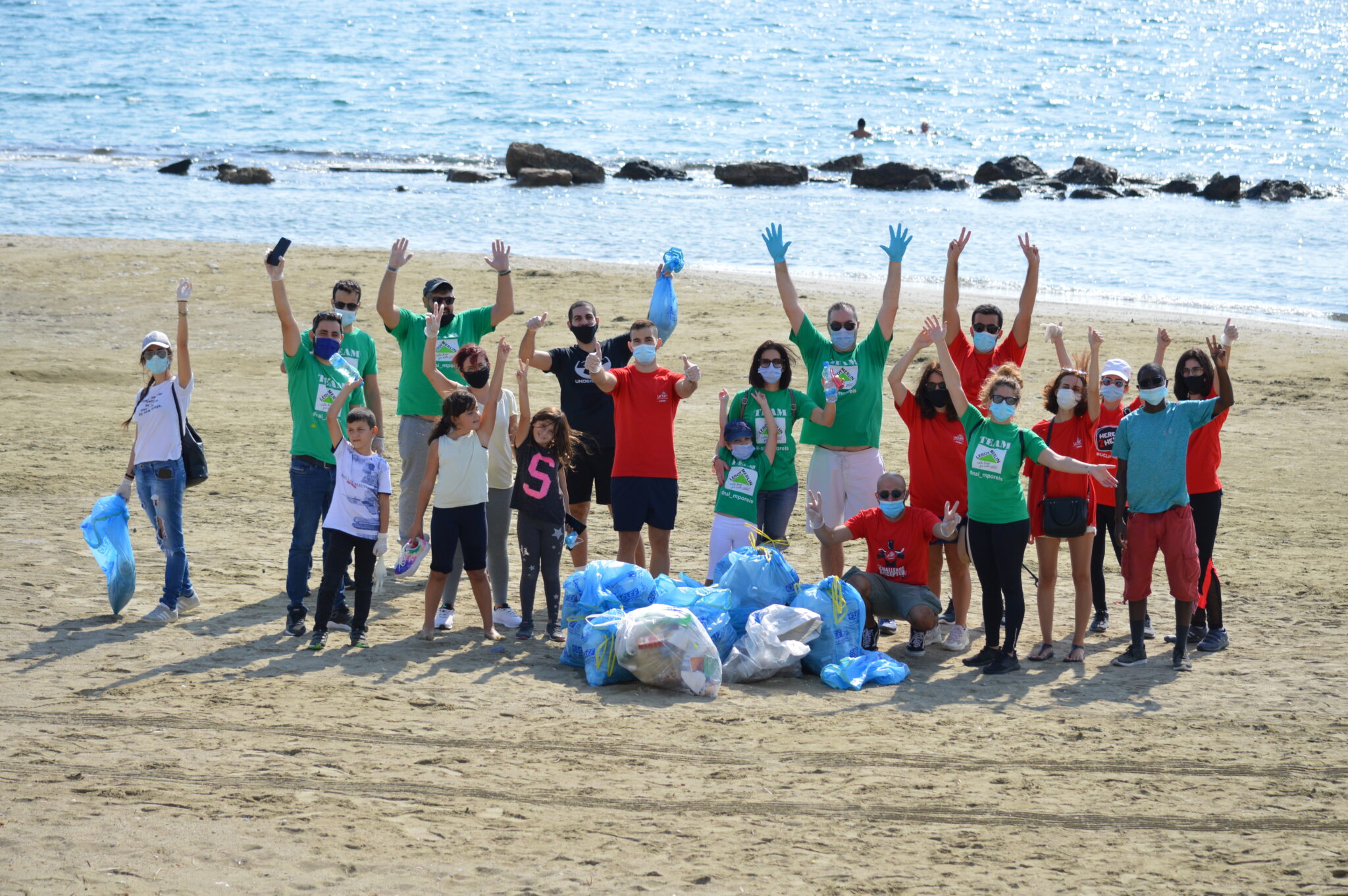Καθαρισμός της ακτογραμμής του ΚΟΤ στη Λάρνακα