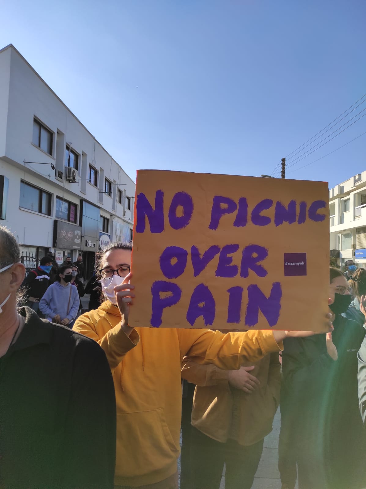 «Άγκυρα πάρε τα χέρια σου από πάνω μας» φώναξαν εκατοντάδες διαδηλωτές (ΦΩΤΟ)