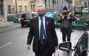 Τα μέλη 3 οικογενειών θα μπορούν να περάσουν μαζί τα Χριστούγεννα στην Αγγλία