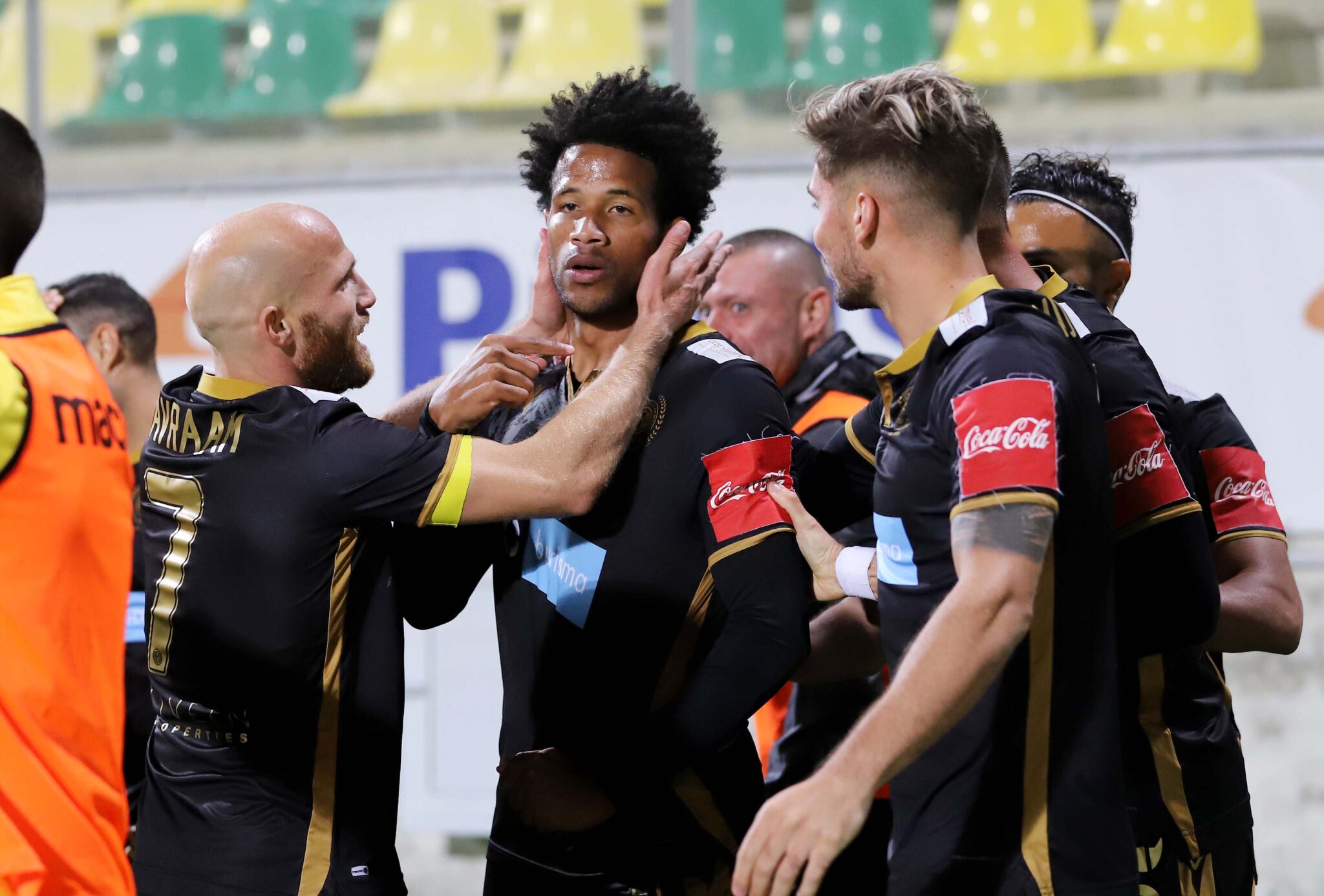 «Άλωσε» την «Αρένα» και προκρίθηκε στα προημιτελικά η ΑΕΛ (ΦΩΤΟ & ΒΙΝΤΕΟ)