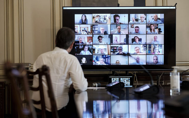 Lockdown εισηγούνται οι λοιμωξιολόγοι