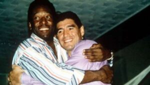 Συγκινεί ο Πελέ: «Μία ημέρα θα κλωτσάμε με τον Ντιέγκο τη μπάλα στον ουρανό»