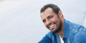 Δείτε για πρώτη φορά τον πατέρα του Πούμπουρα – Ιδού η κοινή φωτογραφία τους