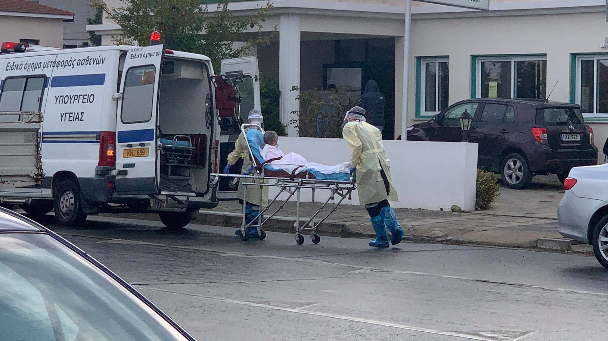 Σε σοβαρή κατάσταση 1 στους 8 ασθενείς κορωνοϊού που νοσηλεύονται στα νοσοκομεία