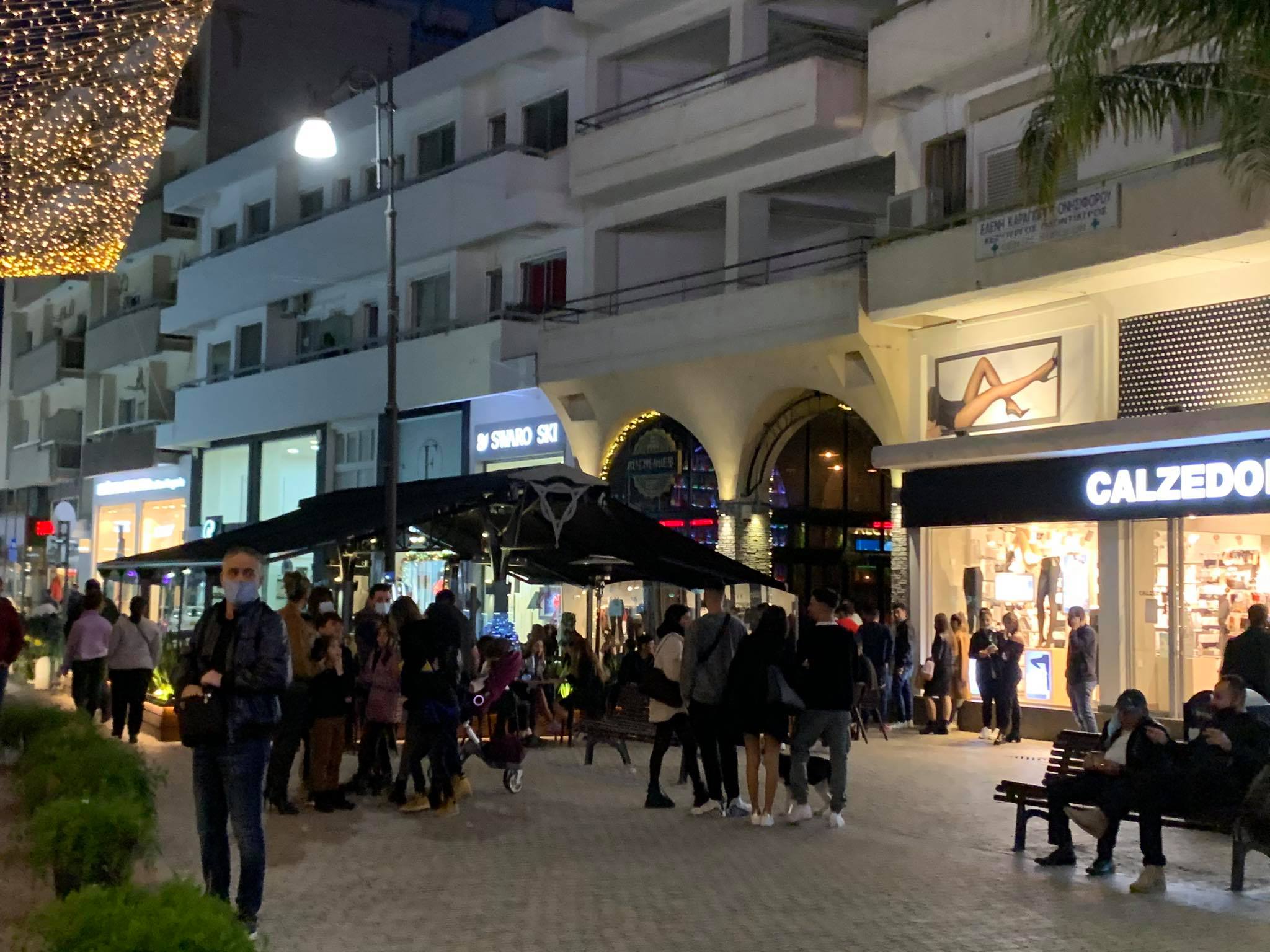 Ανησυχία ειδικών για τον συνωστισμό πολιτών ενόψει Χριστουγέννων (ΒΙΝΤΕΟ&ΦΩΤΟ)