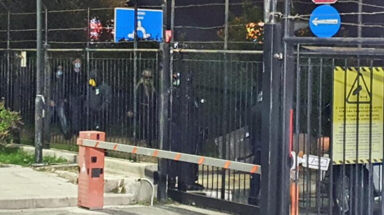 Χειροπέδες σε άλλους δύο για τα επεισόδια έξω από το συγκρότημα Δίας