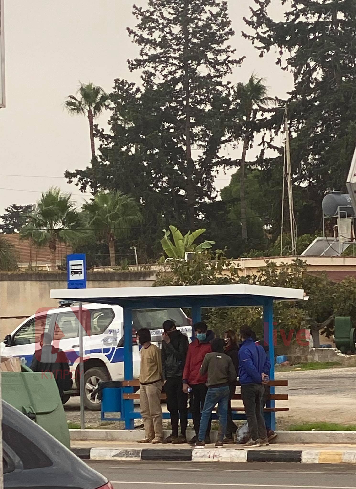 ΦΩΤΟ: Ομάδα Σύρων νεαρών πέρασε από τα κατεχόμενα, στην "καρδιά" του Αυγόρου