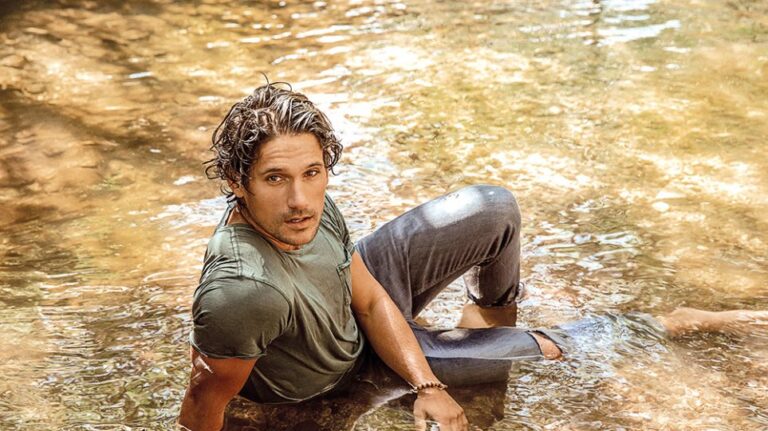 Ο Πάνος Βλάχος συμμετέχει σε πασίγνωστη σειρά του Netflix – Δείτε την σκηνή