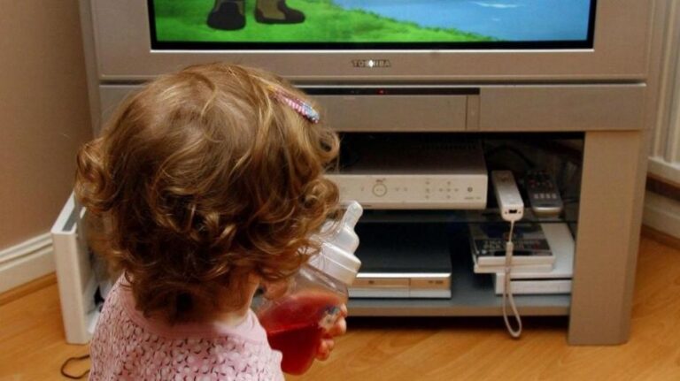 Αναστολή ποινικής δίωξης στη μητέρα που άφησε μόνα στο σπίτι τα τρία παιδιά της