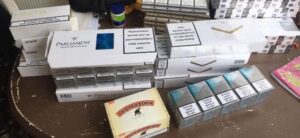 Xειροπέδες σε 44χρονο που "έκρυβε" δεκάδες πακέτα τσιγάρα και καπνικά είδη