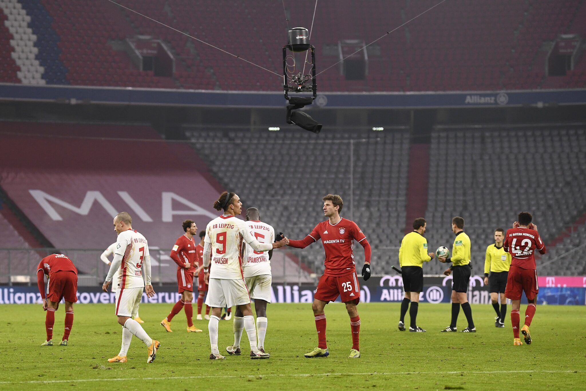 Ματσάρα χωρίς νικητή το ντέρμπι του Μονάχου