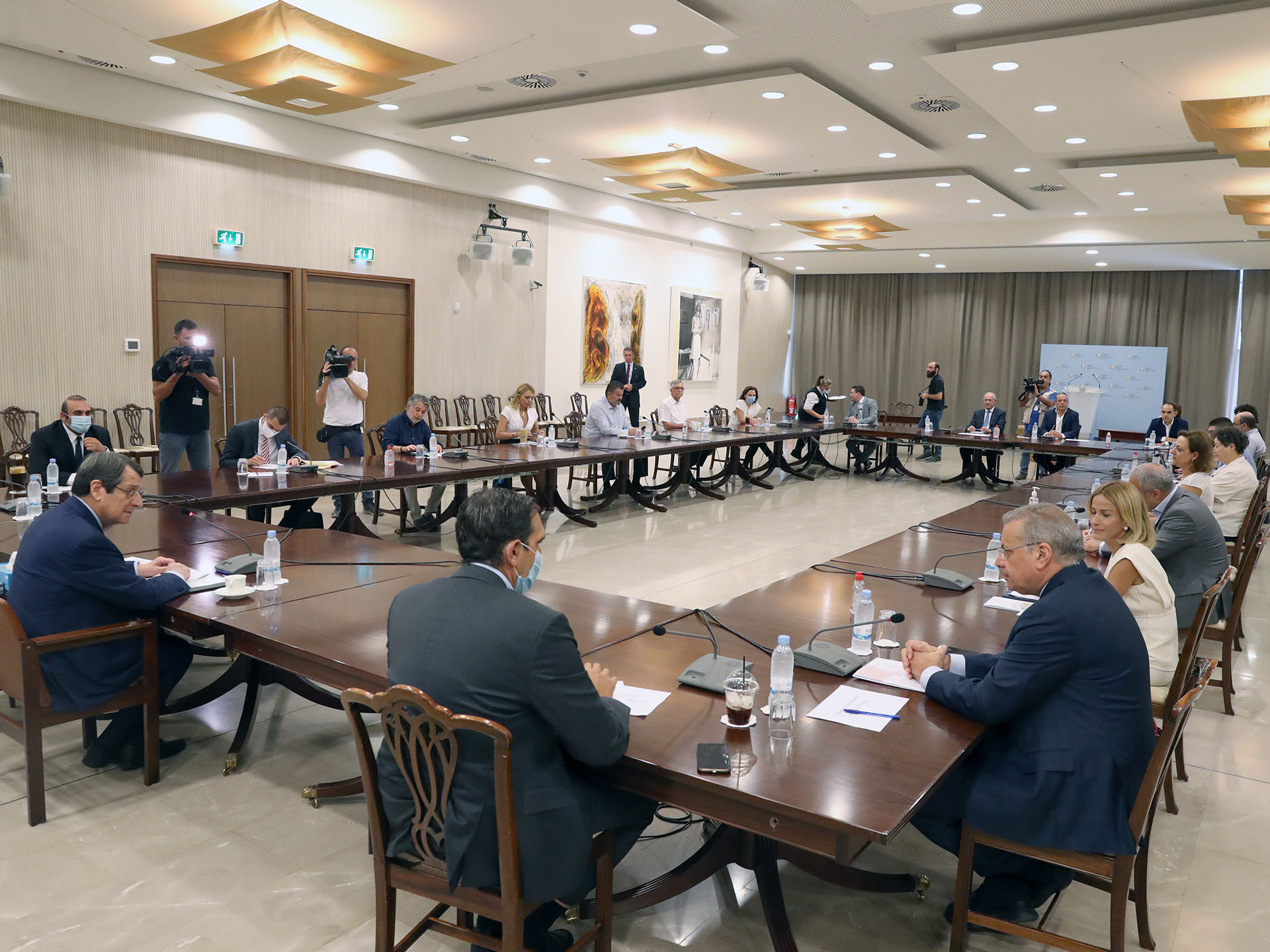 Η ώρα των αποφάσεων για νέα μέτρα μετά τα αλλεπάλληλα αρνητικά ρεκόρ