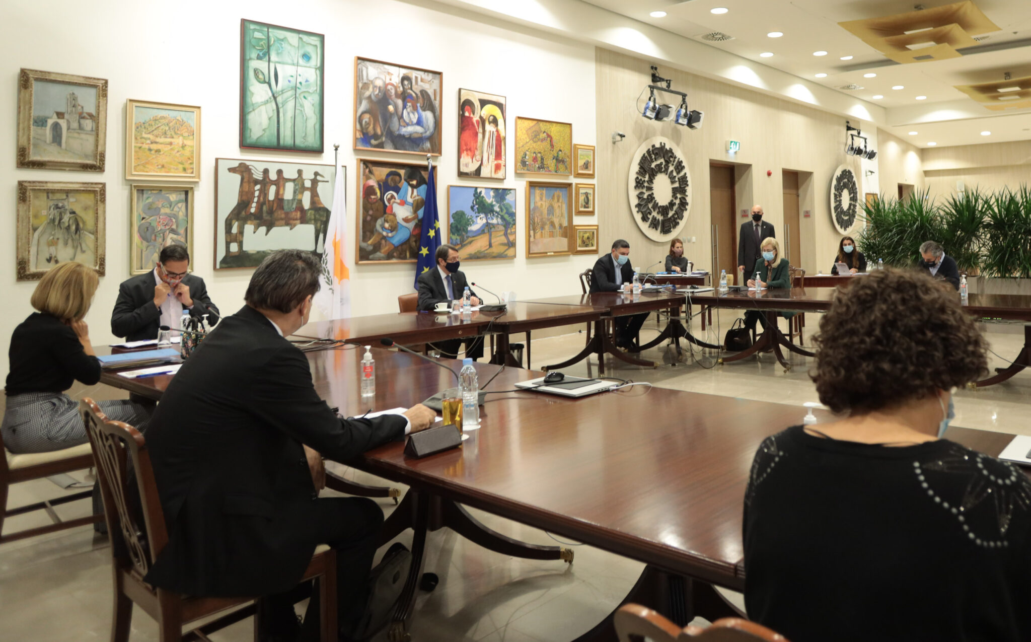 "Κλείδωσε" ραντεβού ΠτΔ-επιδημιολόγων πριν τις αποφάσεις για μέτρα τις γιορτές