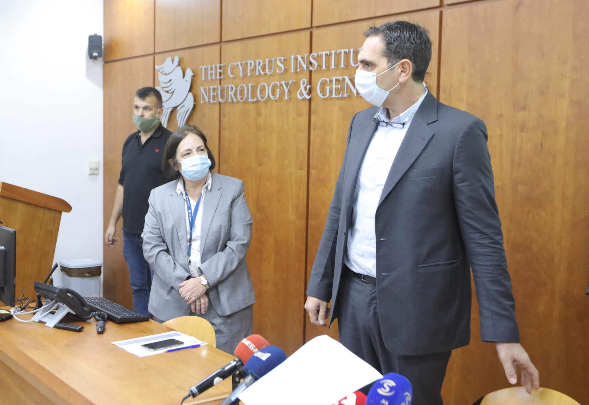 Μάσκες και αποοστασιοποίηση και μετά το εμβόλιο, λέει ο Υπουργός Υγείας (ΒΙΝΤΕΟ)