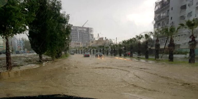 Πλημμύρισαν δρόμοι στον Πρωταρά, βροχές τουλάχιστον μέχρι το Σάββατο (ΒΙΝΤΕΟ)