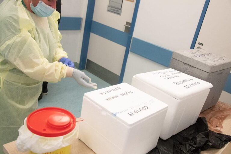 Στο «κόκκινο» οι διεργασίες για την παραλαβή 48.000 εμβολίων στην Κύπρο (ΒΙΝΤΕΟ)