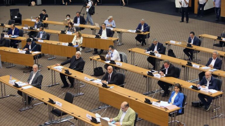 Η ώρα του προϋπολογισμού, ορατή η καταψήφισή του από τη Βουλή