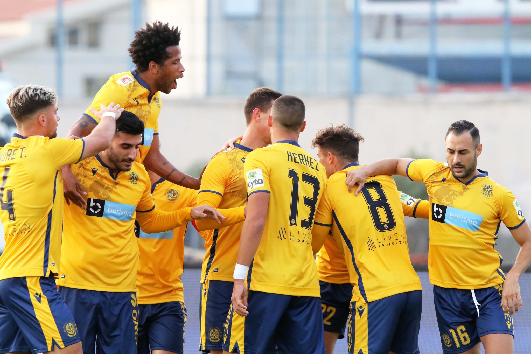 «Πεντάστερη» ΑΕΛ και… μοναξιά κορυφής