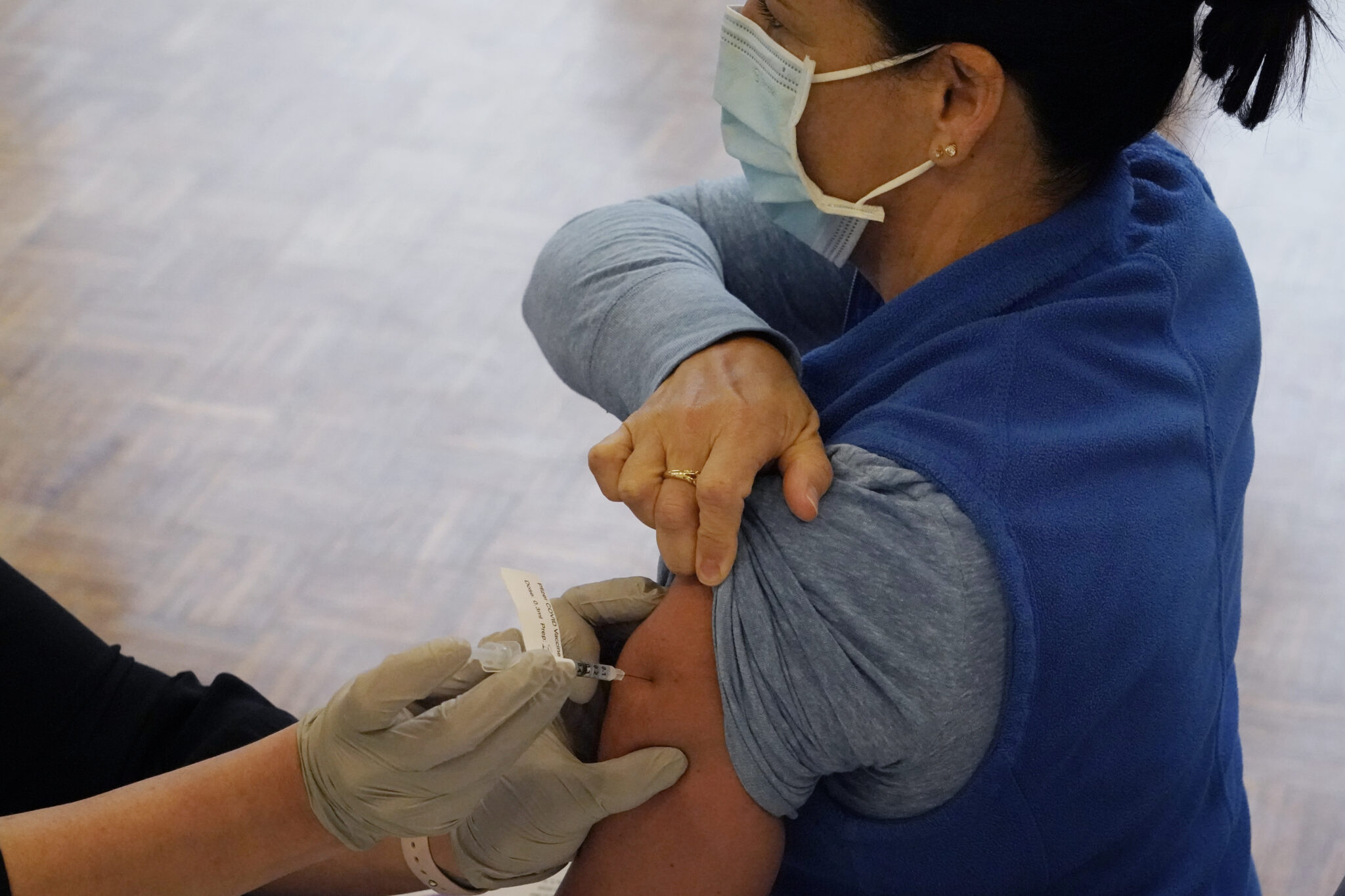 Ιωάννου και Κυριακίδου παραλαμβάνουν αύριο την πρώτη παρτίδα εμβολίων της Pfizer