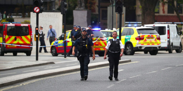 Συναγερμός στο Λονδίνο: Αυτοκίνητο παρέσυρε πεζούς, αναφορές για τραυματίες