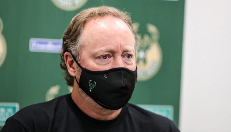 Προπονητής Μπακς: «Πολύ καλή η επαφή με τον Γιάννη»