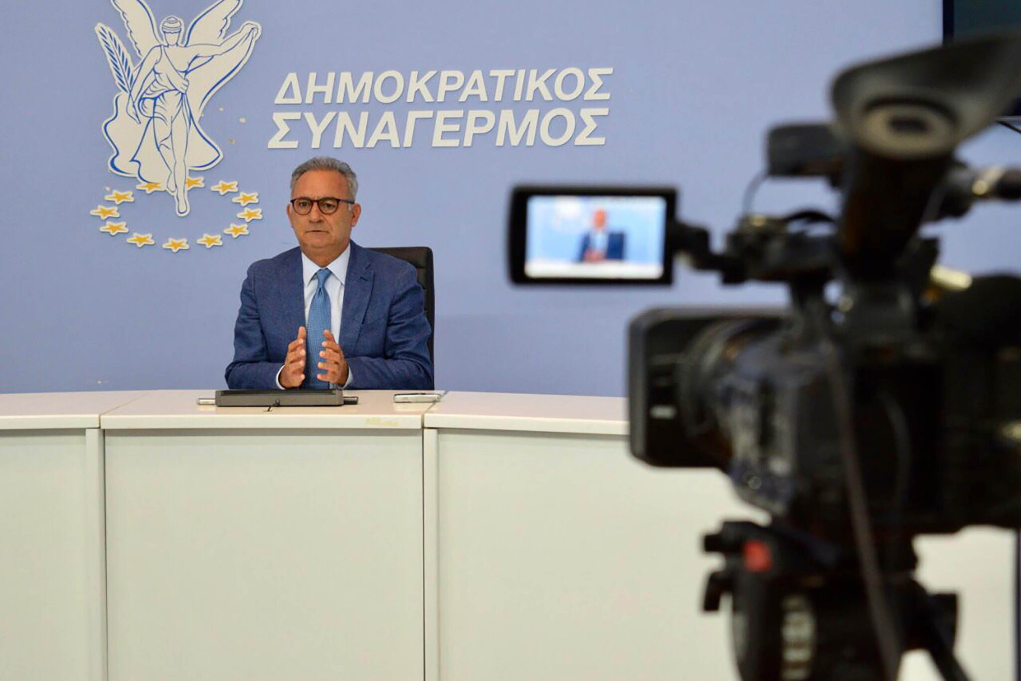 Μπαράζ συναντήσεων Αβέρωφ με αρχηγούς που δεν έχουν δηλώσει ότι θα καταψηφίσουν