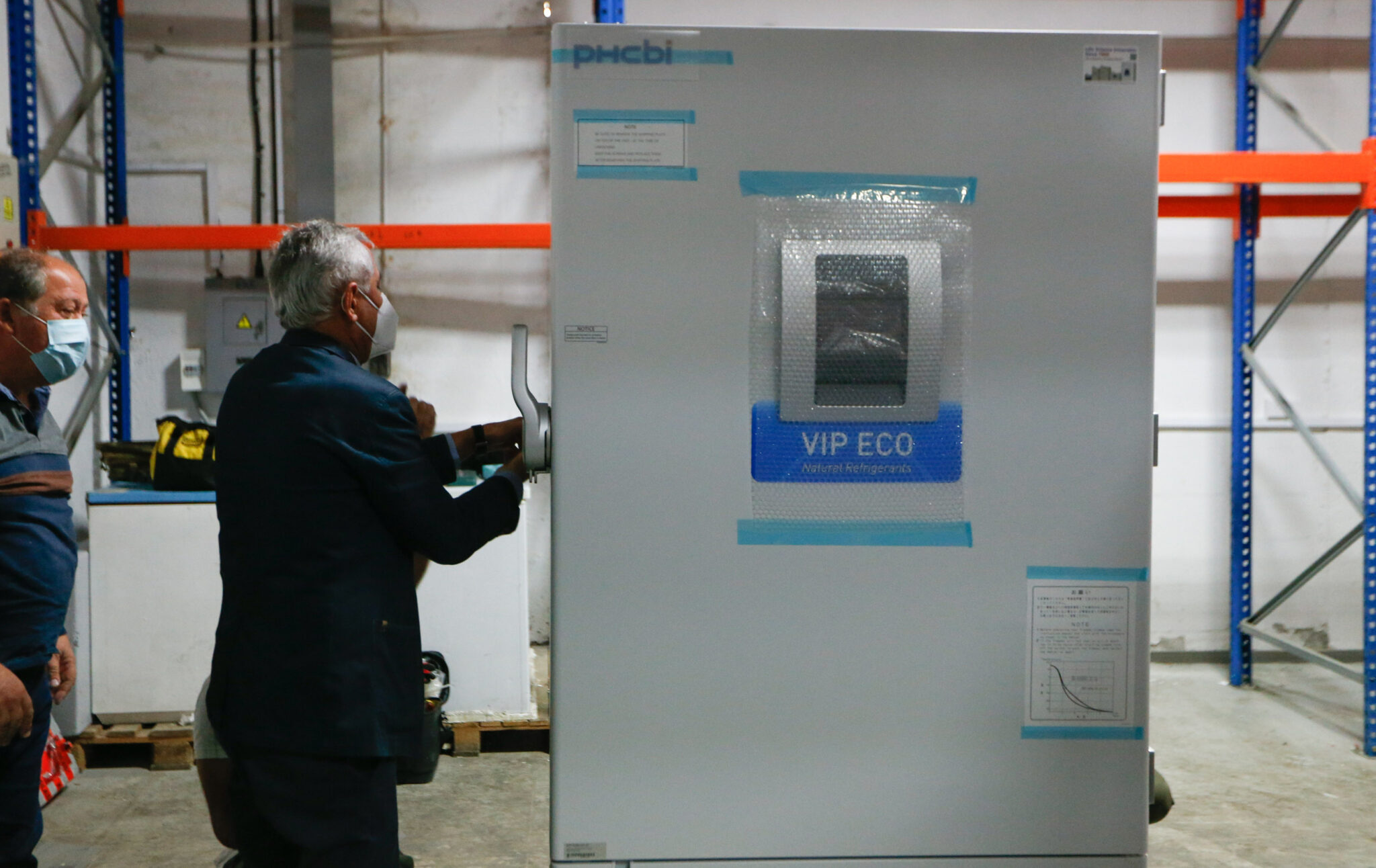 Σε άγνωστο σημείο στην Λευκωσία μεταφέρθηκαν τα δύο ειδικά ψυγεία (ΒΙΝΤΕΟ)