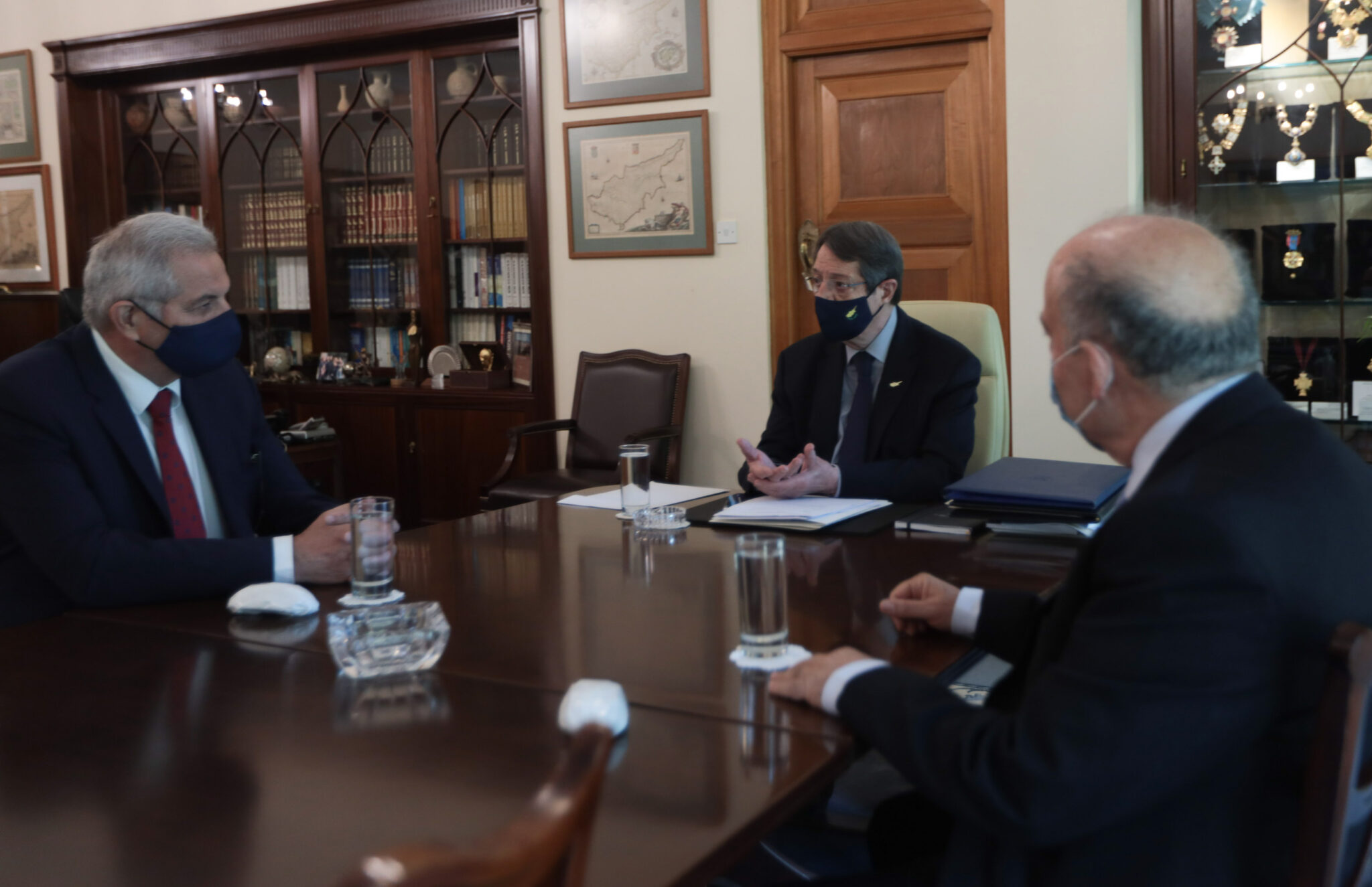 Πρώτος πολιτικός καυγάς για την ουσία των μέτρων κατά του κορωνοϊού