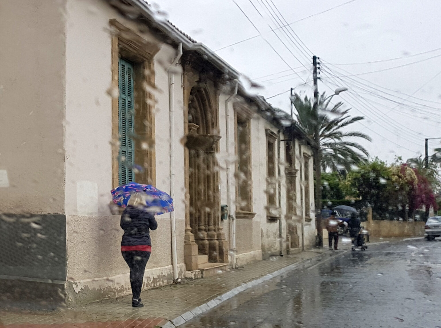 Βροχές, καταιγίδες και πτώση θερμοκρασίας συνθέτουν το σκηνικό του καιρού