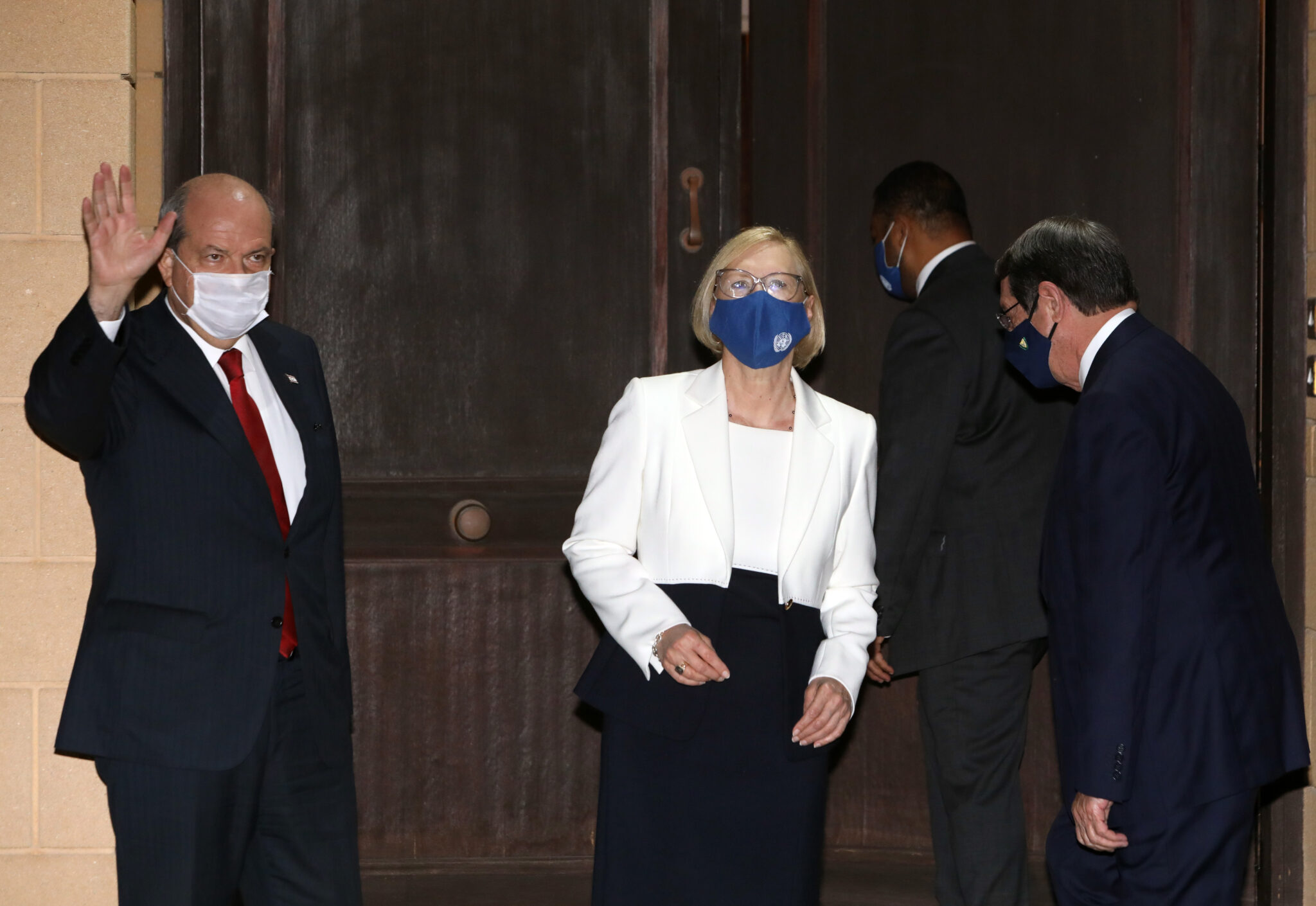 Προκαλεί με τις ευχές του ο Τατάρ: "Δύο κυρίαρχα κράτη πλάι πλάι στην Κύπρο"