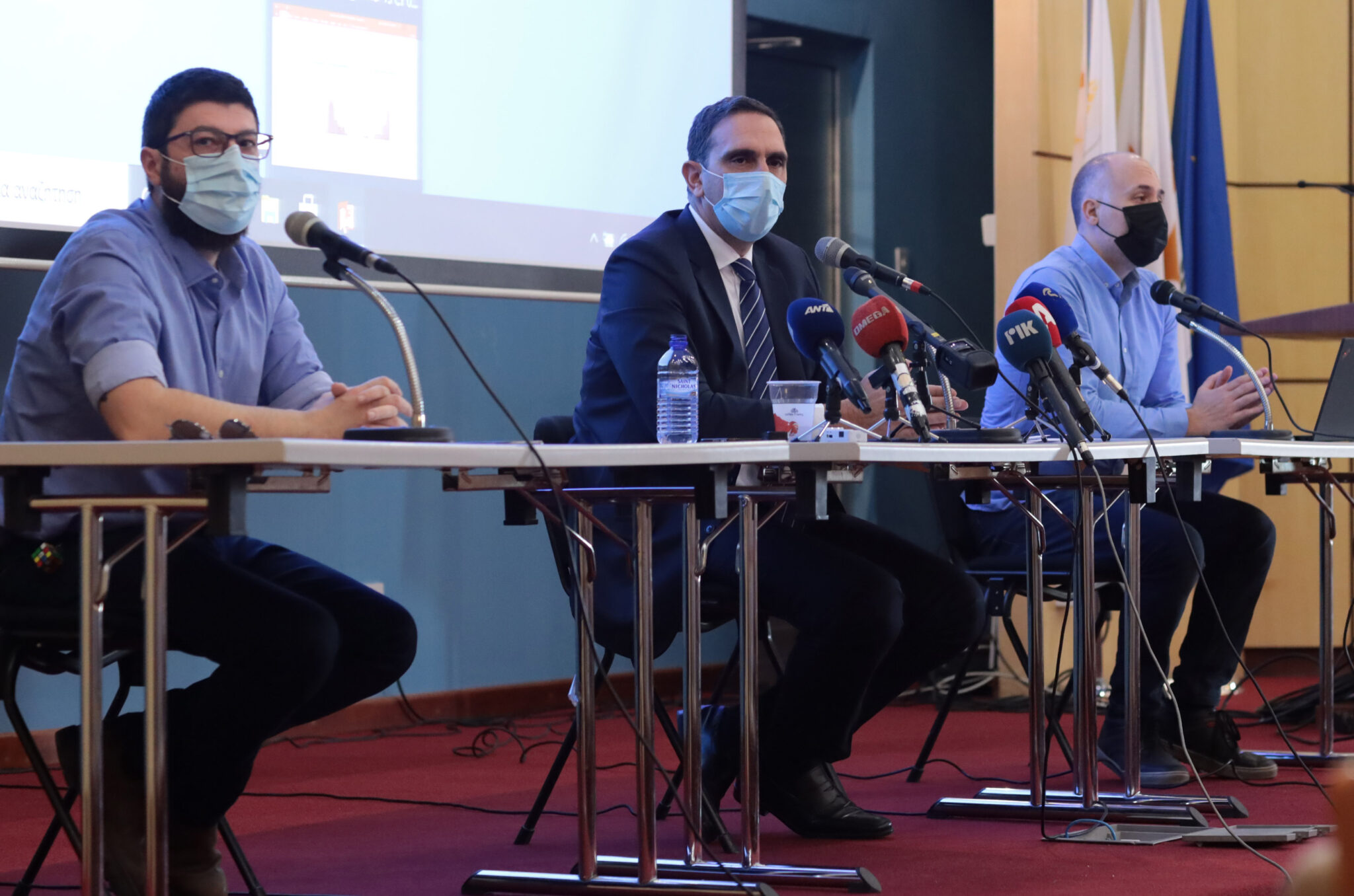 Κλείνουν χώροι εστίασης, malls, Λύκεια και τελειώνουν οι εκκλησιασμοί