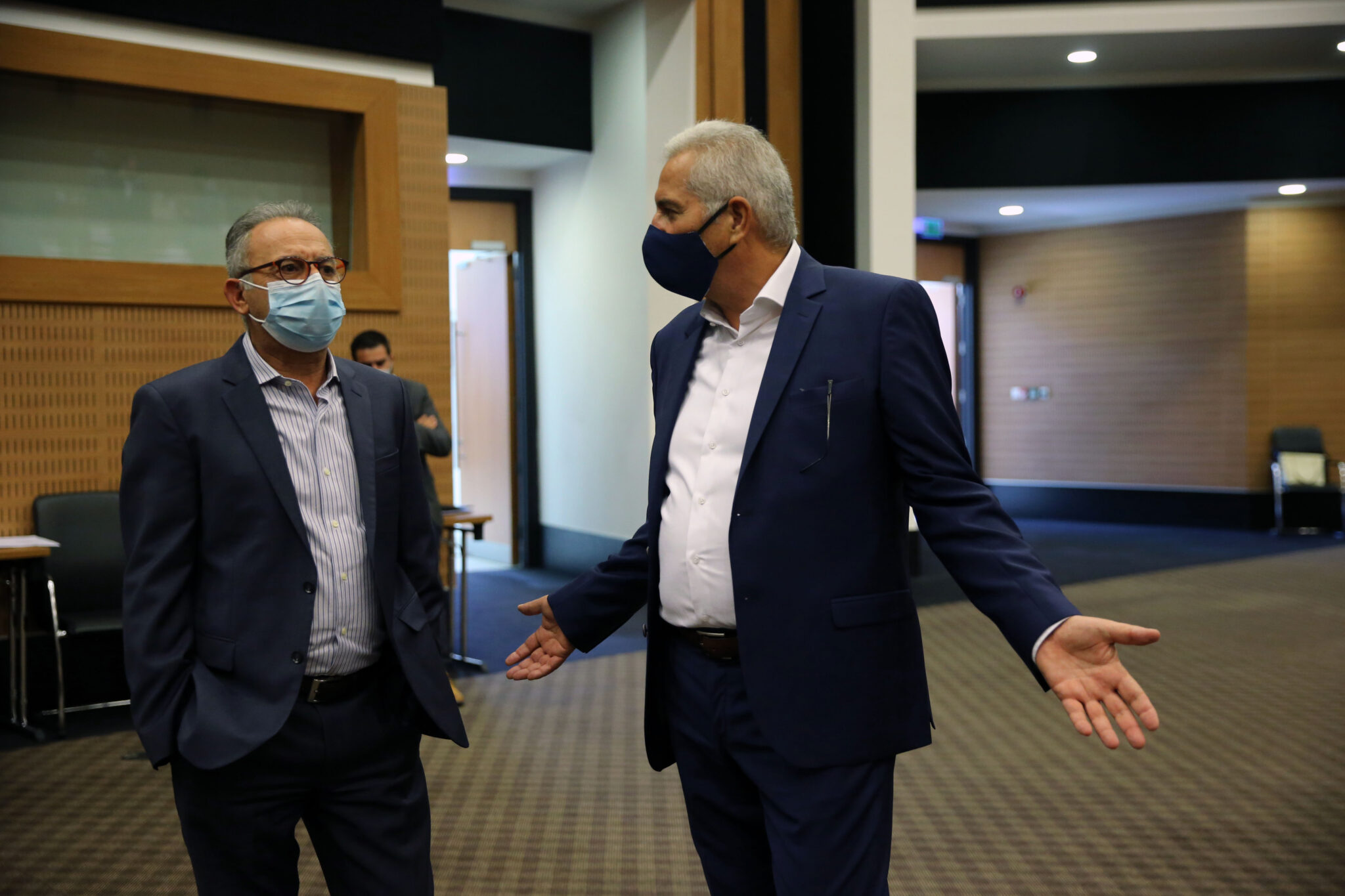 Αγώνας δρόμου με β' κύκλο επαφών μετά την καταψήφιση του κρατικού προϋπολογισμού