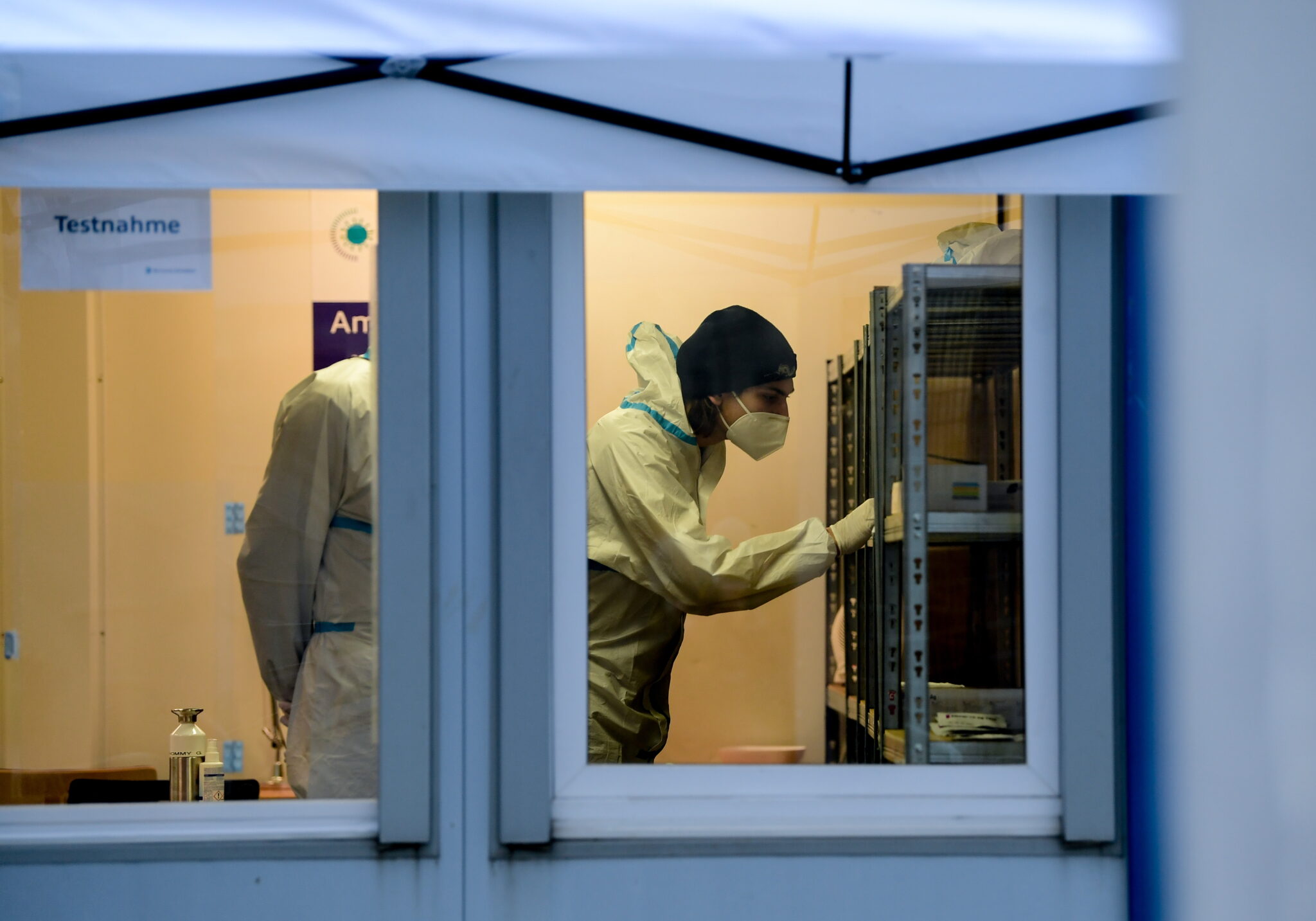 Κόβει πρώτη το «νήμα» στον δυτικό κόσμο η Pfizer (ΒΙΝΤΕΟ)