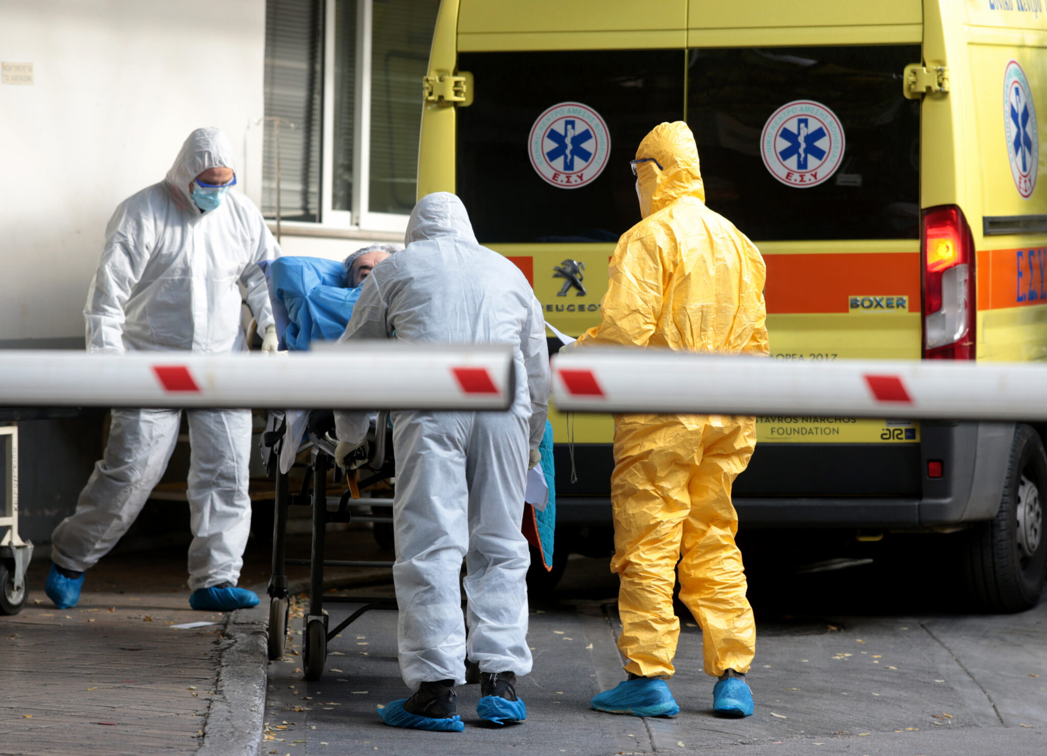 Στα 1.677 τα νέα κρούσματα κορωνοϊού στην Ελλάδα, 578 ασθενείς διασωληνωμένοι