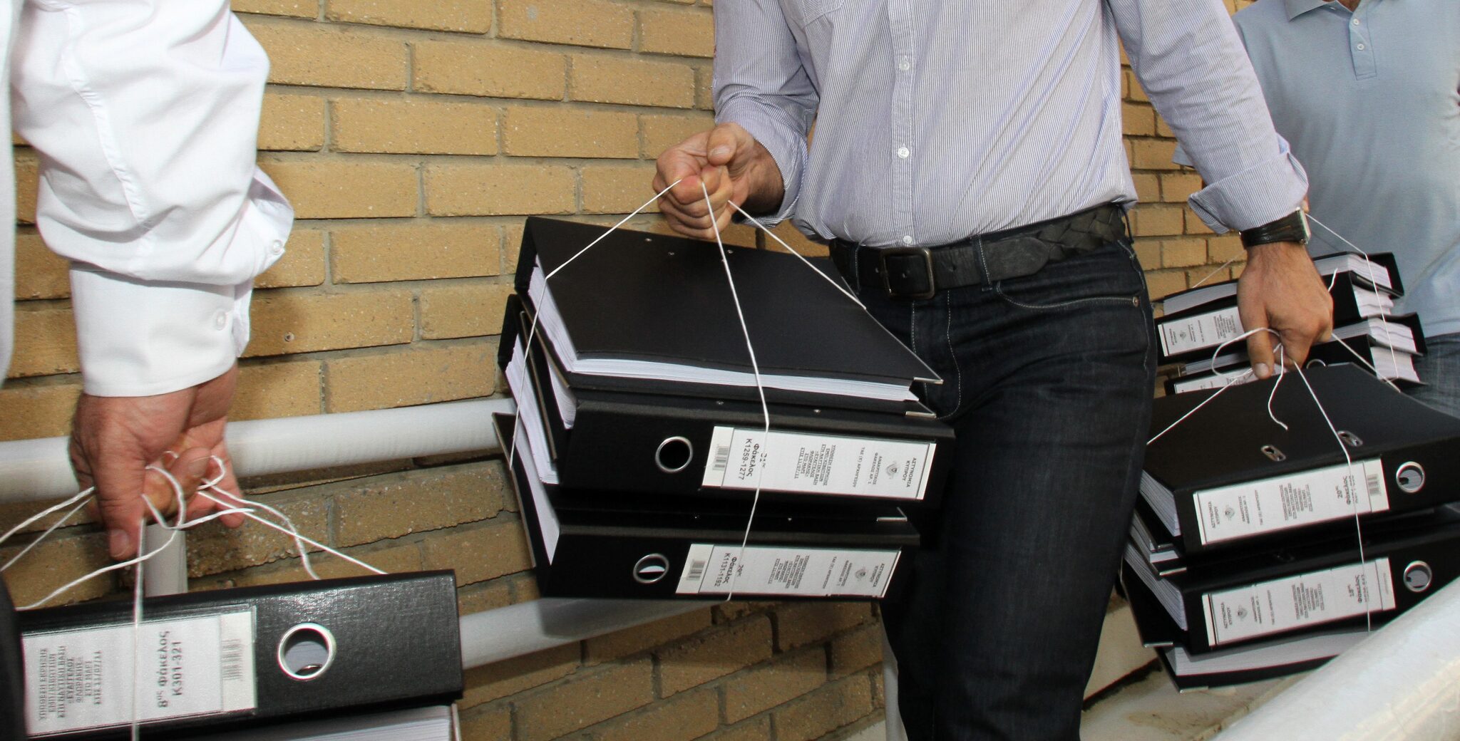 Φύλλο και φτερό γραφεία και οικίες στη Λάρνακα για τα "χρυσά διαβατήρια"