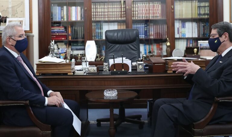 Είδε ΠτΔ ο Άντρος Κυπριανού και παρέδωσε τις προτάσεις ΑΚΕΛ για προϋπολογισμό